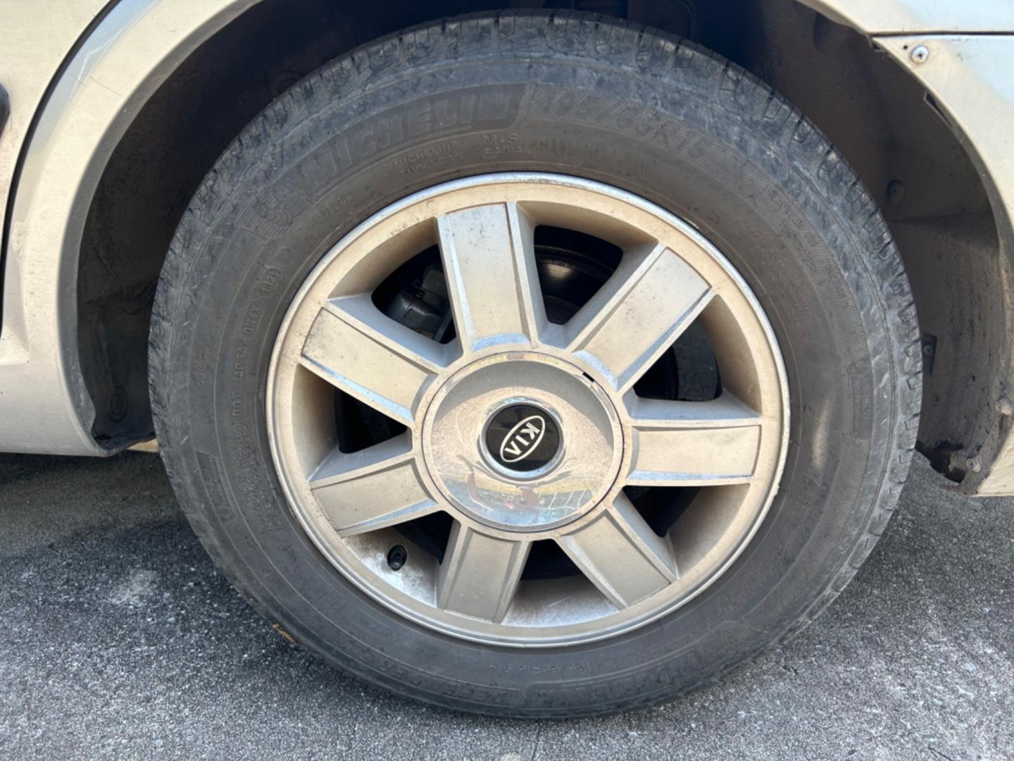 2004 Kia Optima (KNAGD126945) , located at 1758 Cassat Ave., Jacksonville, FL, 32210, (904) 384-2799, 30.286720, -81.730652 - $3500.00----------2004 KIA OPTIMA LX 129,627 MILES EXTRA CLEAN ICE-COLD AIR CONDITIONING 4-DOOR SUNROOF ALLOYS SPOILER RUNS GREAT ASK ABOUT 50/50 BHPH FINANCING FOR THIS VEHICLE CALL US NOW @ 904-384-2799 - Photo#26